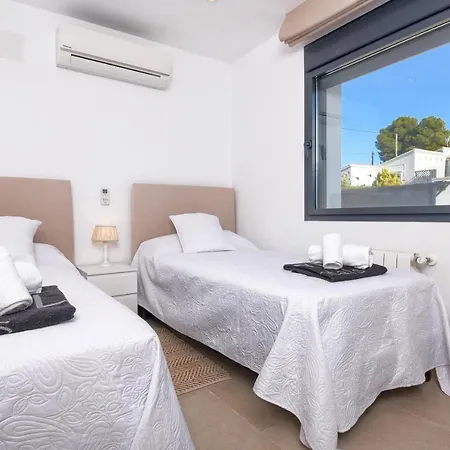 Feliz By Aguilarent *